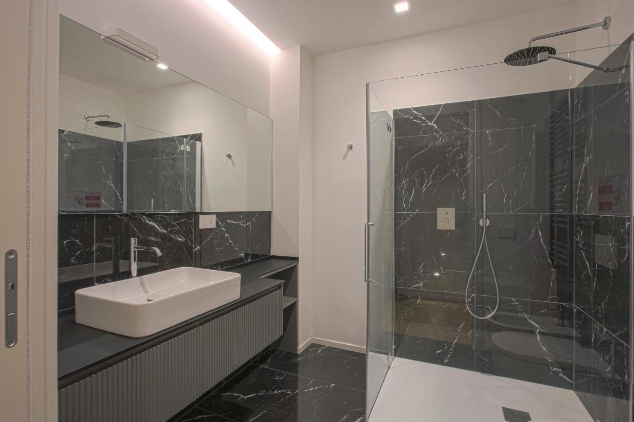 Milan Luxury Suite-Hosted By Sweetstay Экстерьер фото